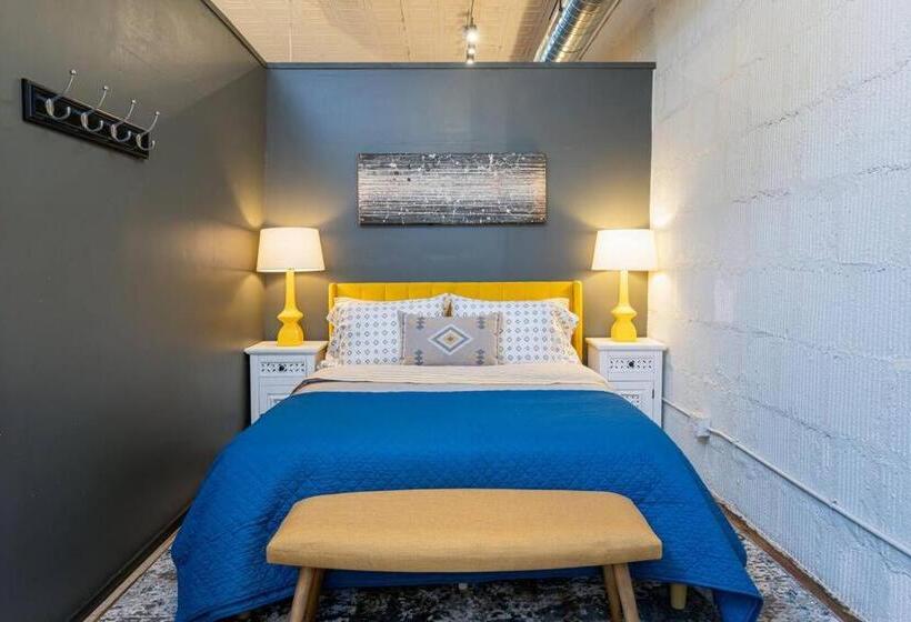 ホテル Elegant Edgy Loft