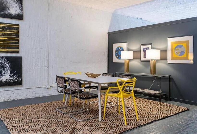 ホテル Elegant Edgy Loft