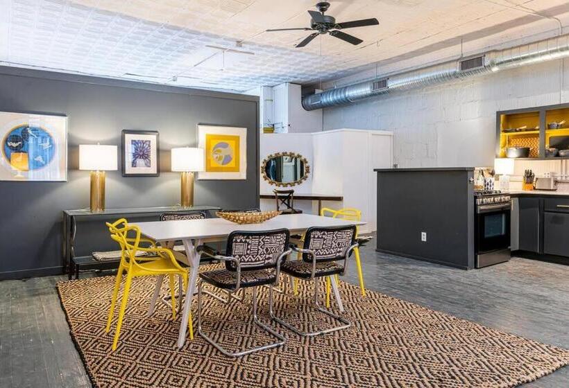 ホテル Elegant Edgy Loft