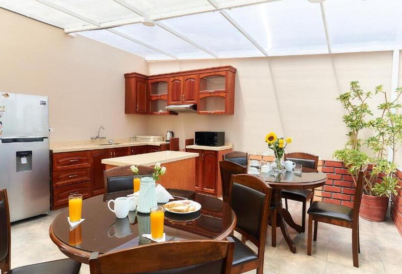 هتل Sillary Hostal Sede Cayma