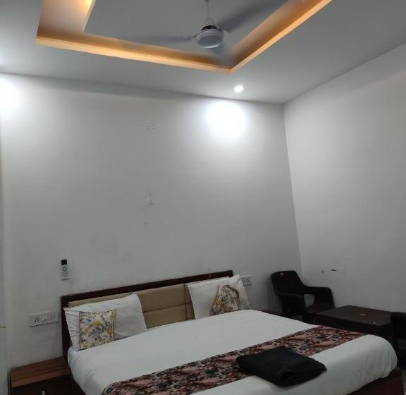 בית מלון כפרי Triple S