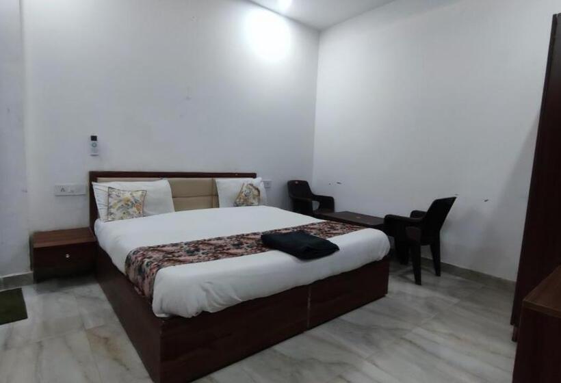 בית מלון כפרי Triple S