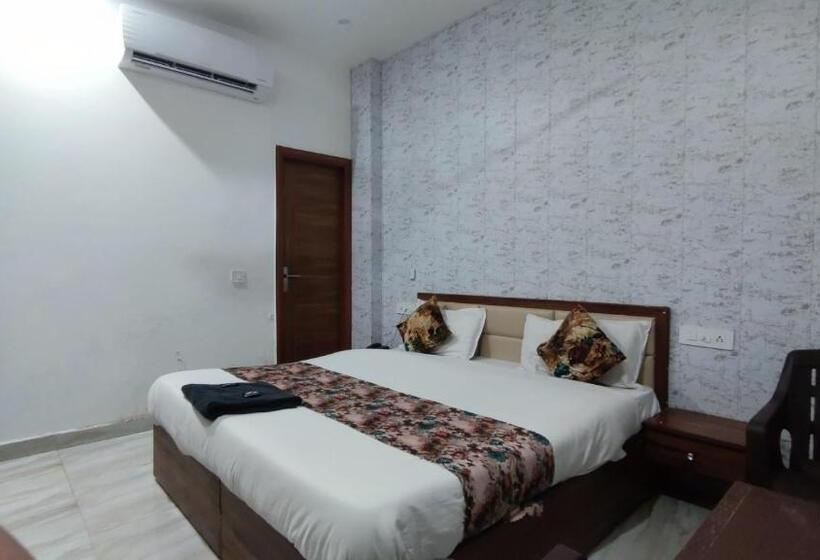 בית מלון כפרי Triple S