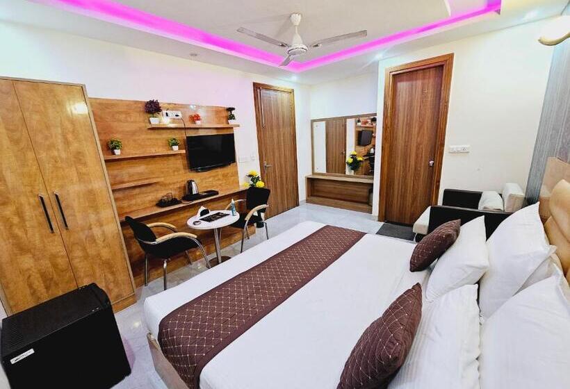 בית מלון כפרי The Infinity Near Delhi Airport