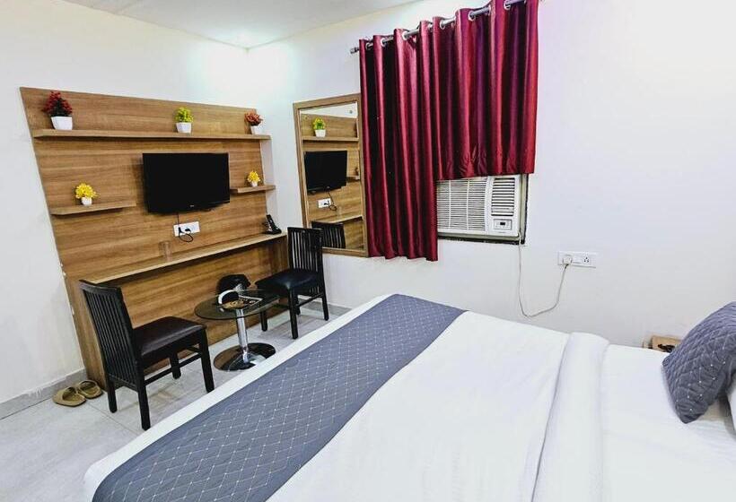 בית מלון כפרי The Infinity Near Delhi Airport