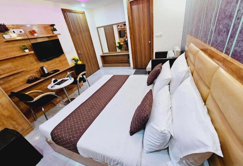 בית מלון כפרי The Infinity Near Delhi Airport