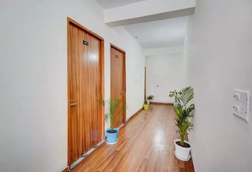 Oyo Hotel S 11