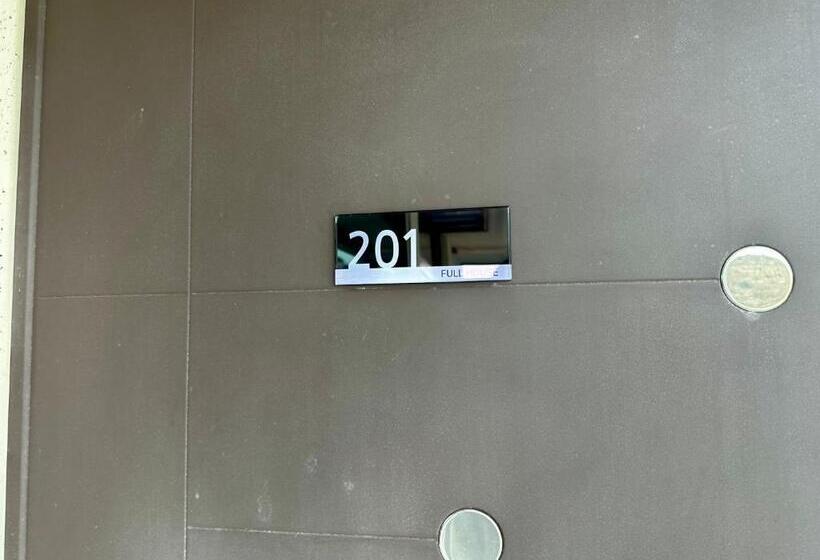 צימר Fullhouse 6to10