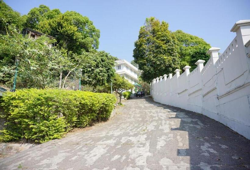 Hotel Classiyo Green Mount Resort