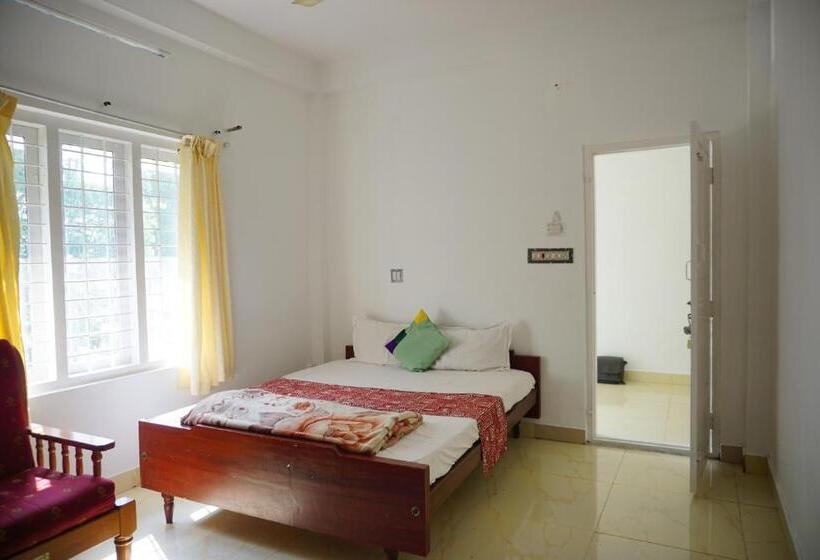 Hotel Classiyo Green Mount Resort