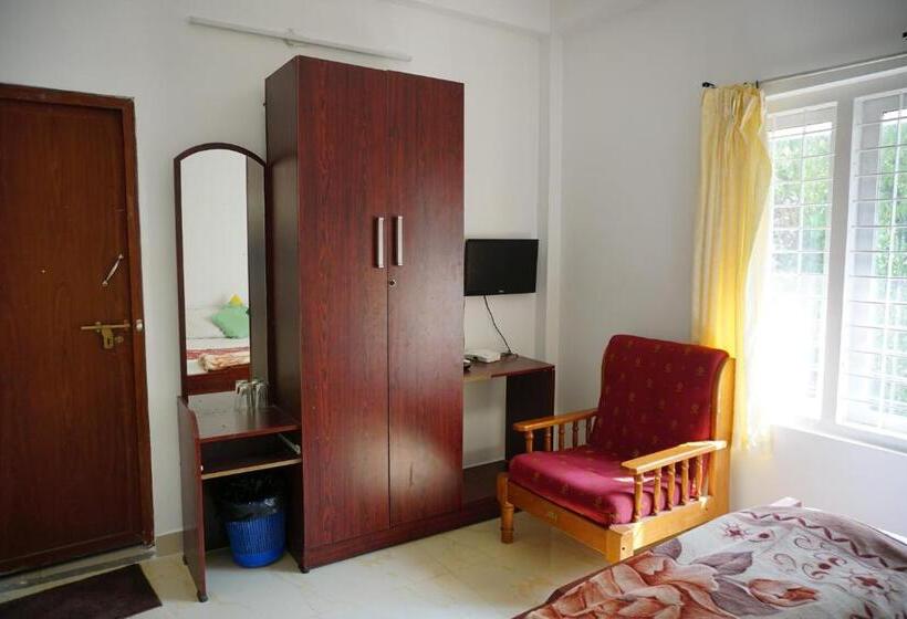 Hotel Classiyo Green Mount Resort