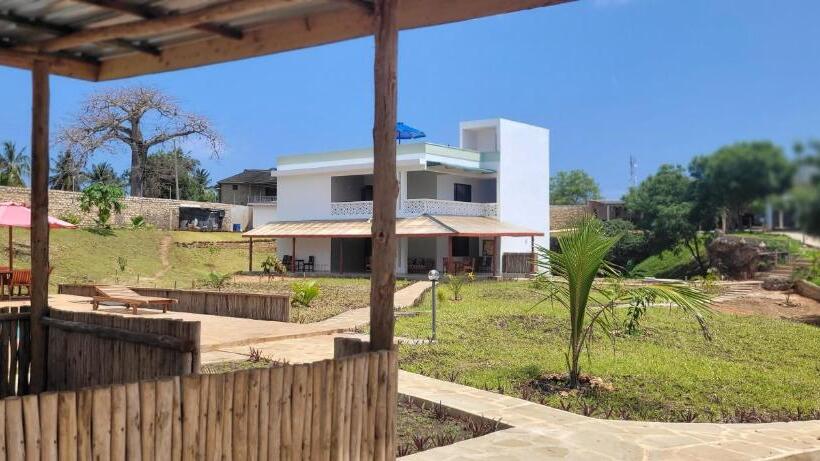 پانسیون Firstrose Villa, Doppelzimmer R3,a Diani, Kenia