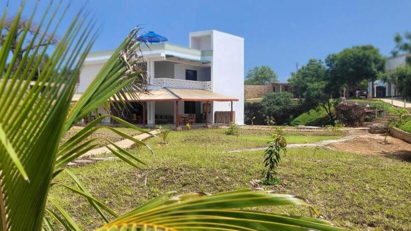 پانسیون Firstrose Villa, Doppelzimmer R3,a Diani, Kenia