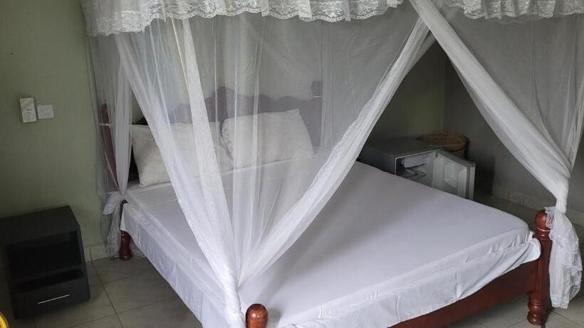 پانسیون Firstrose Villa, Doppelzimmer R3,a Diani, Kenia