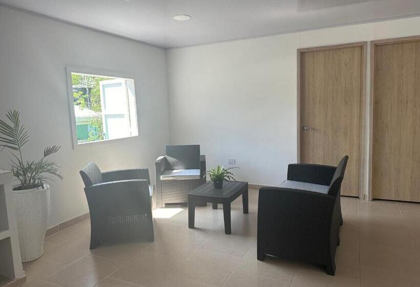 پانسیون Leonor’s Guest House