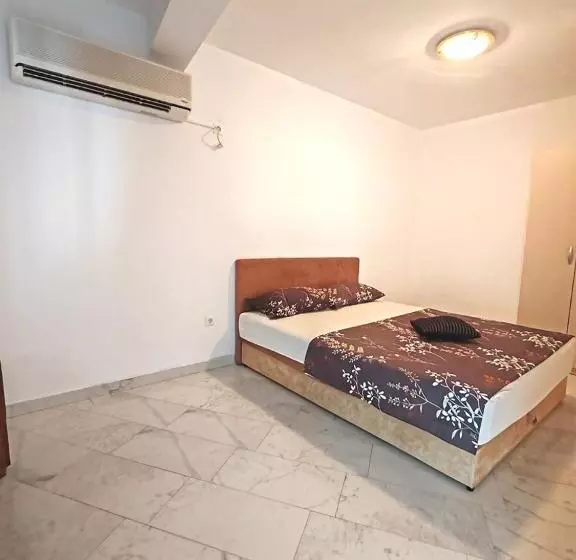 پانسیون Villa Maxima U Blizini Plaže Sa Garažom I Sigurnosnom Kamerom