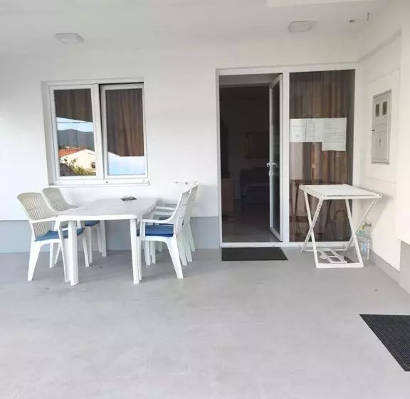 پانسیون Villa Maxima U Blizini Plaže Sa Garažom I Sigurnosnom Kamerom