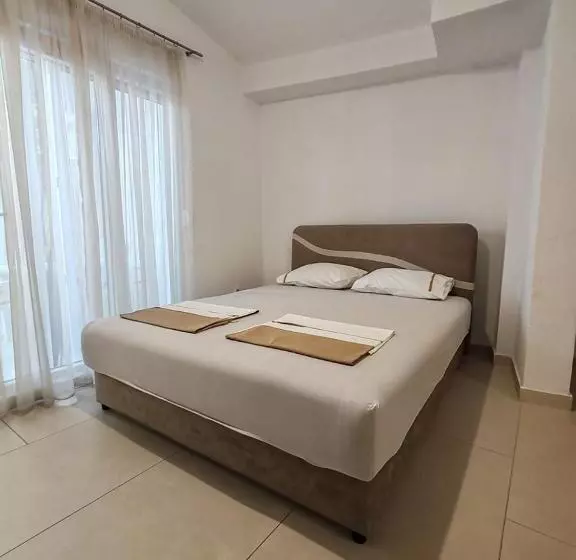 پانسیون Villa Maxima U Blizini Plaže Sa Garažom I Sigurnosnom Kamerom