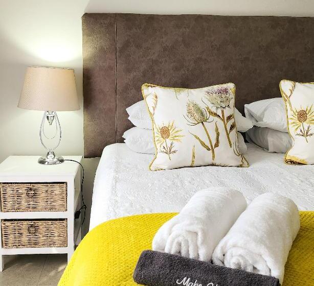 Pension Waterlily Cove Guesthouse