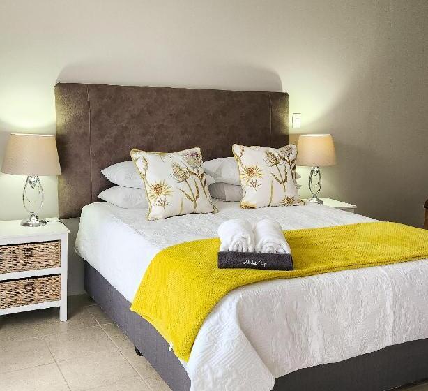 Pension Waterlily Cove Guesthouse