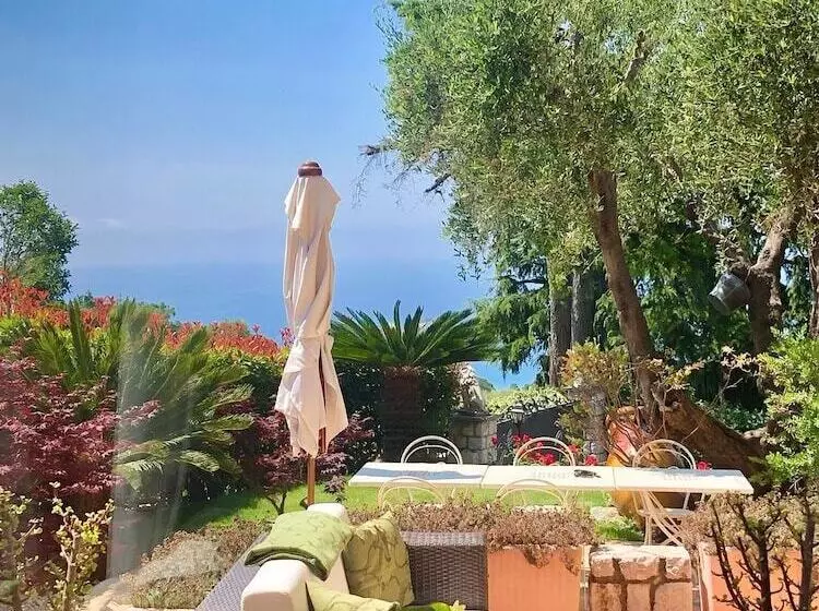 تختخواب و صبحانه Villa Gaia Luxury Villa, Pool & Wellness Rooms