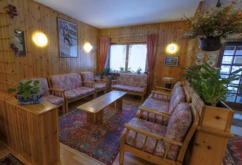 Hotelli Albergo K2