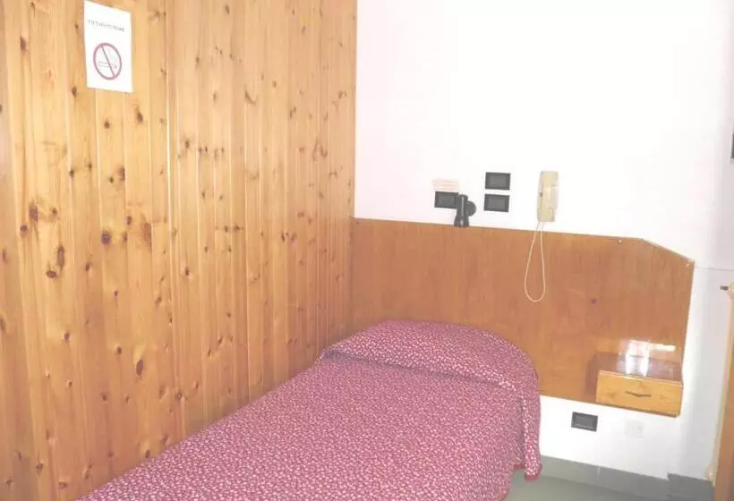 Hotelli Albergo Tirolo