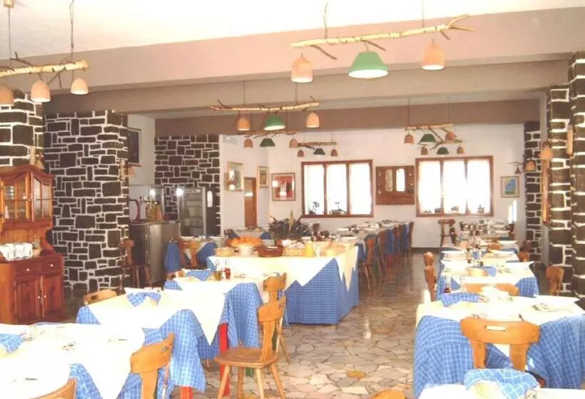 Hotelli Albergo Tirolo