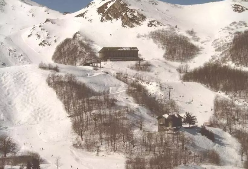 Hotelli Albergo Tirolo
