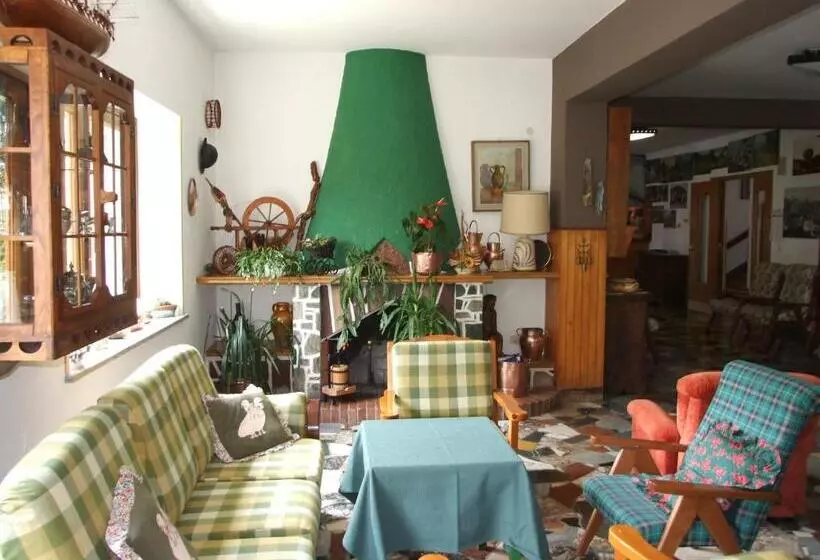 Hotelli Albergo Tirolo