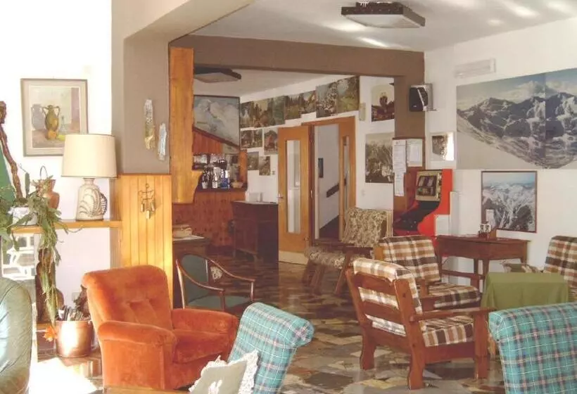 Hotelli Albergo Tirolo