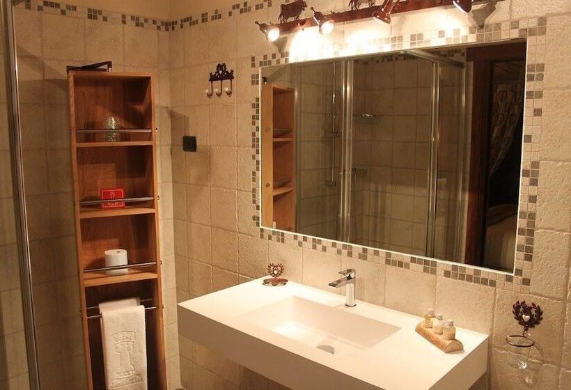 בית מלון כפרי De La Tor