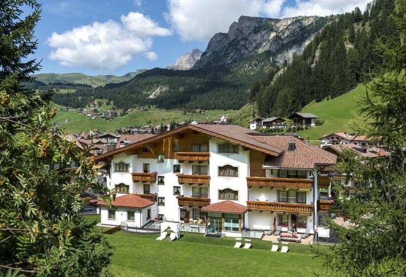 호텔 Savoy Dolomites Luxury & Spa