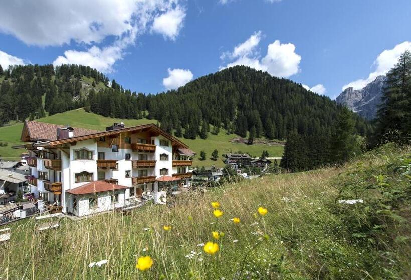 호텔 Savoy Dolomites Luxury & Spa