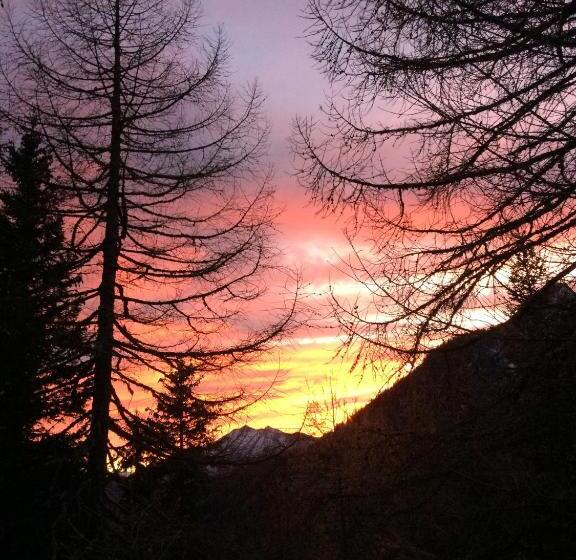 בית מלון כפרי Stadel Soussun