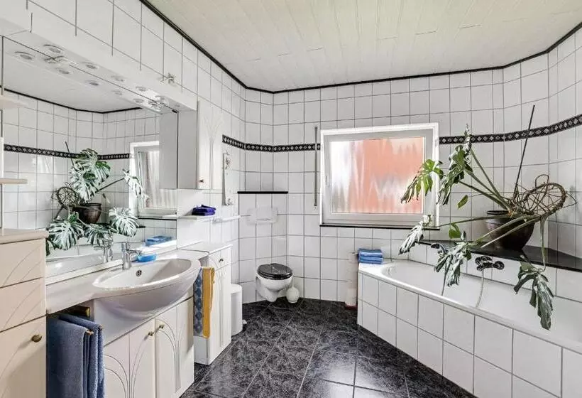 B & B & Theetuin Bathorn