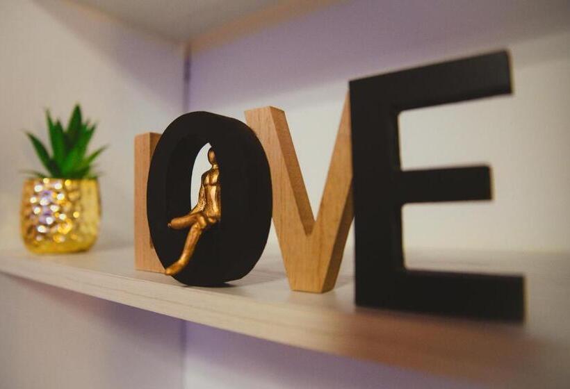 تختخواب و صبحانه Atanasia Suite