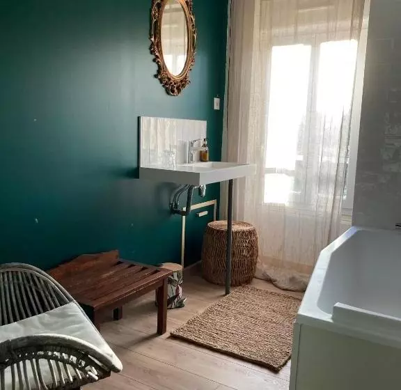 Aamiaismajoitus (B&B) ô Bord De Loire