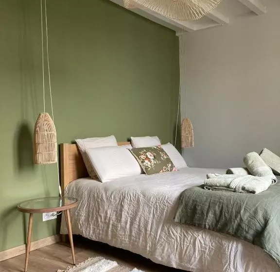 Aamiaismajoitus (B&B) ô Bord De Loire