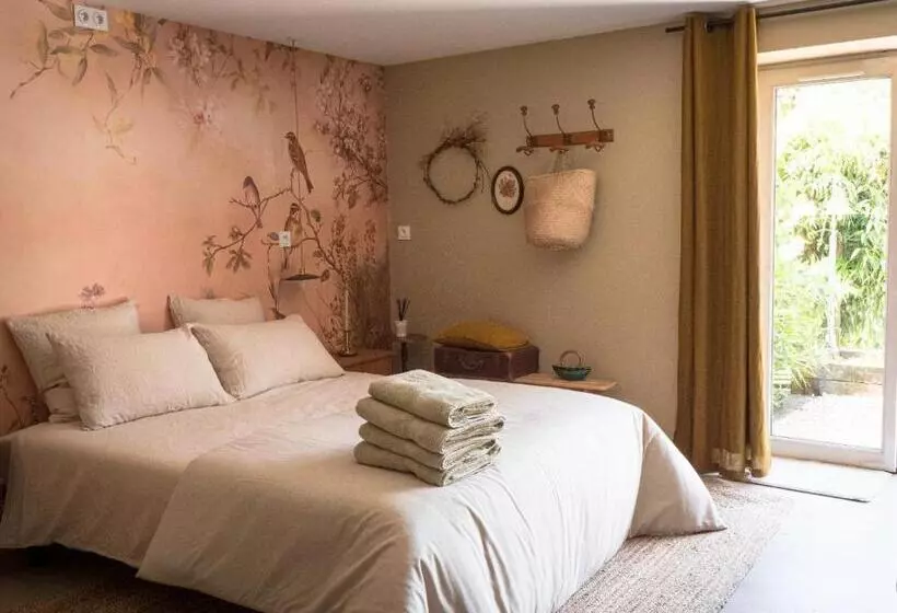 Aamiaismajoitus (B&B) ô Bord De Loire