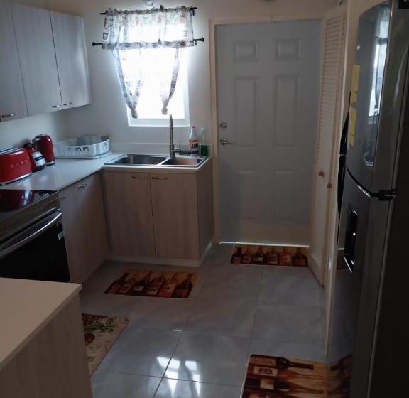 تختخواب و صبحانه Serenity Havens Stays Airbnb