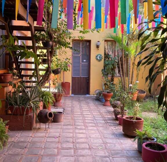 بنسيون Cómoda Y Amplia Habitación En Jalatlaco