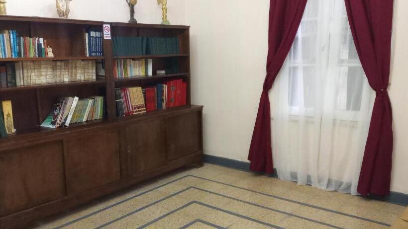 پانسیون Hostal Adelita