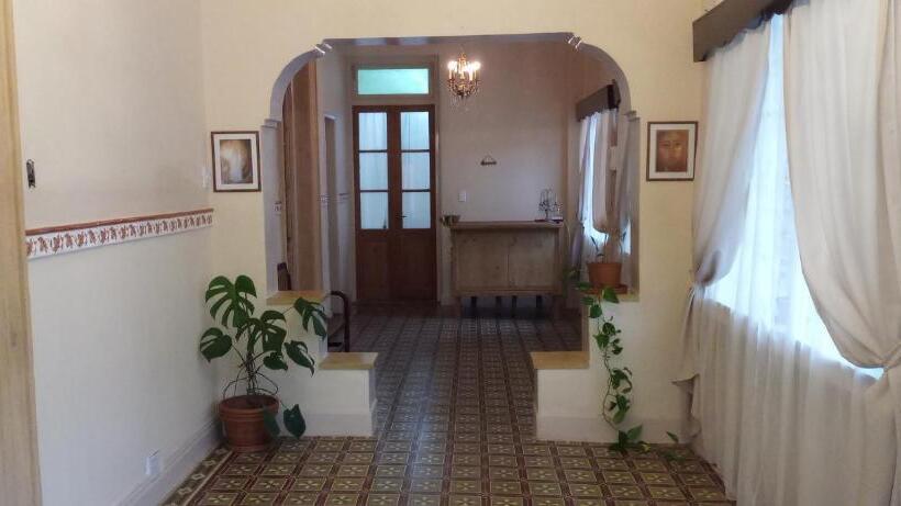 پانسیون Hostal Adelita