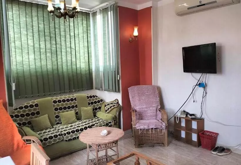 پانسیون Roof Garden House