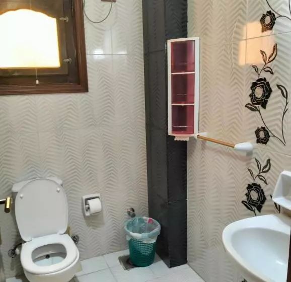 پانسیون Roof Garden House