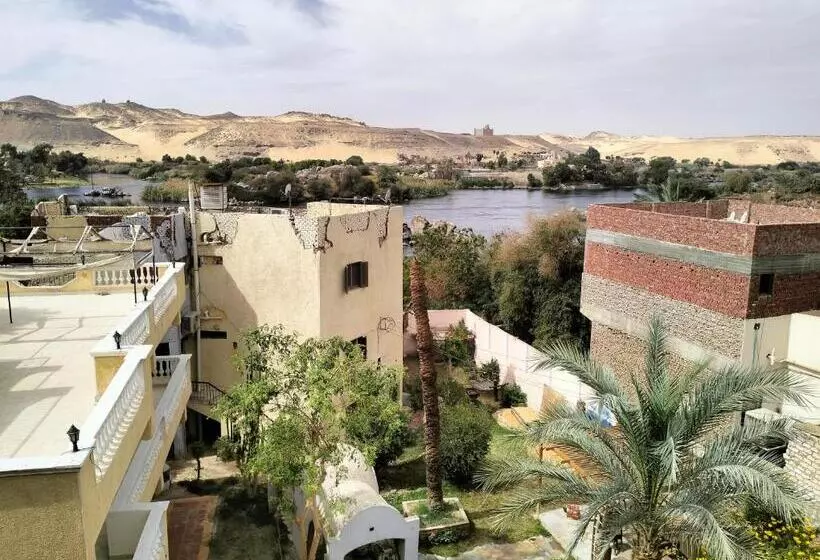 پانسیون Roof Garden House