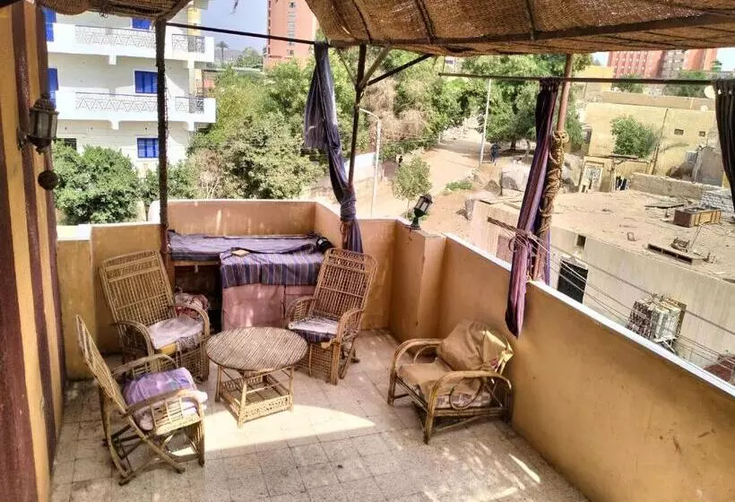 پانسیون Roof Garden House