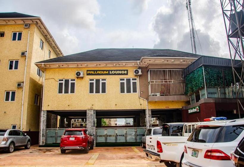 Aify Queenest Hotel And Suites