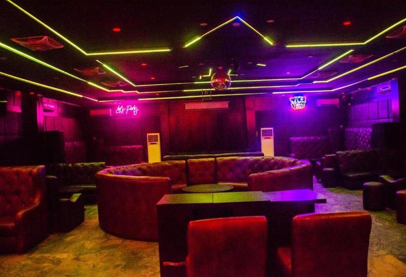 Aify Queenest Hotel And Suites